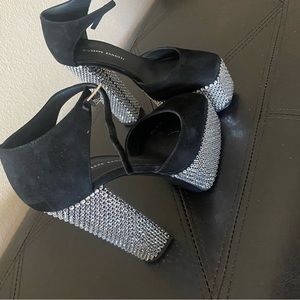 Shoes very good condition and almost new